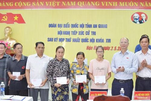 Cử tri xã Hòn Nghệ kiến nghị đầu tư cơ sở hạ tầng phát triển du lịch