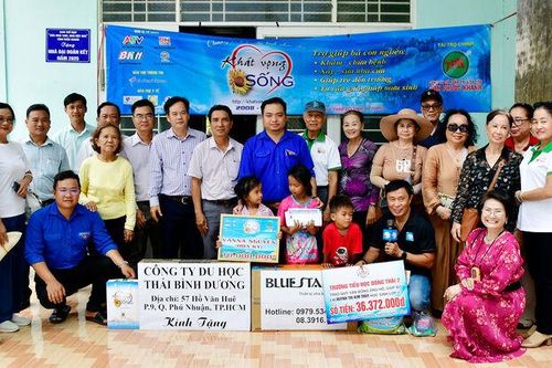 Chương trình truyền hình nhân đạo 'Khát vọng sống' kết nối hỗ trợ gia đình anh Huỳnh Văn Đen hơn 113 triệu đồng