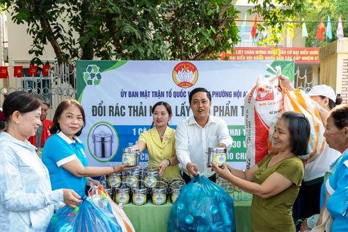 Lan tỏa phong trào 'sống xanh' ở phố Hội