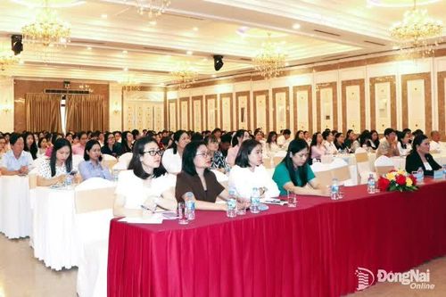 Gần 200 cán bộ, công chức được bồi dưỡng kiến thức, kỹ năng lễ tân đối ngoại
