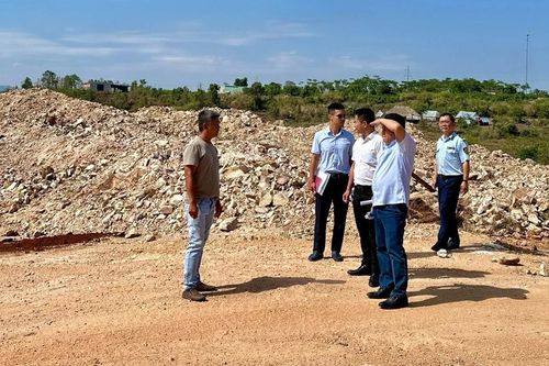 Kiểm tra việc cung cấp vật liệu xây dựng và chấp hành pháp luật về giá ở khu vực Tây Gia Lai