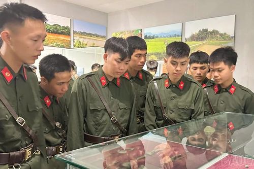 Hơn 100 chiến sỹ cảnh sát cơ động tham gia sinh hoạt chuyên đề: 'Chiến thắng Điện Biên Phủ - Mốc son chói lọi trong lịch sử dân tộc'