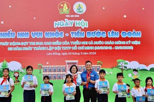Rèn luyện từ sân trường
