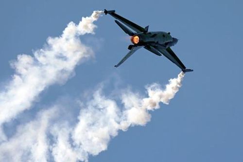 Phân tích kỹ thuật né tên lửa R-77 của tiêm kích F-16 trong trận không chiến tại Lugansk