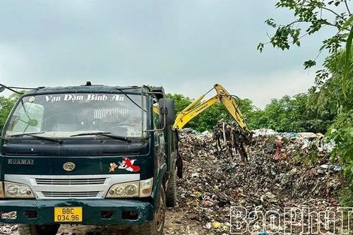 Đại Đình khẩn trương xử lý bãi rác quá tải