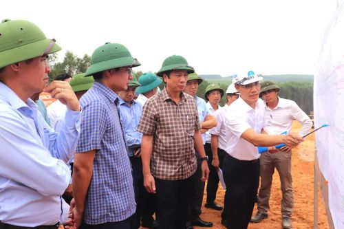 Đẩy nhanh tiến độ thực hiện dự án Đầu tư xây dựng Quốc lộ 15D
