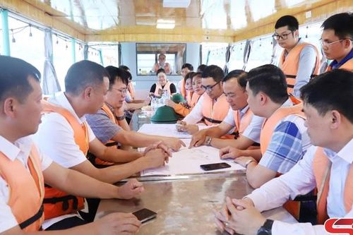 Khảo sát về phát triển du lịch và năng lượng trên hồ thủy điện Sơn La