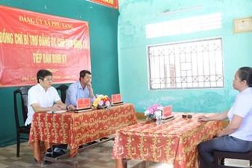 Người dân xã Phú Vang kiến nghị các vấn đề dân sinh
