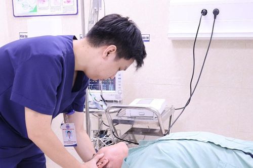 Người đàn ông bất ngờ nhập viện sau cơn chóng mặt lúc ngủ dậy