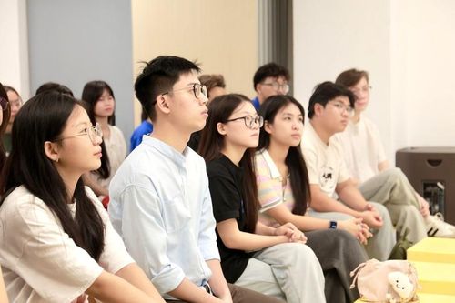 'Siết' liêm chính học thuật trên môi trường số, không chỉ là chuyện cấm AI