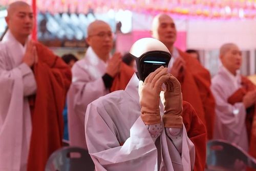 Hàn Quốc: Robot 'Gabi' chính thức thọ Tam Quy - Ngũ giới