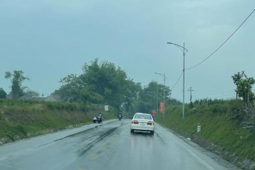Tin cảnh báo dông, lốc, sét, mưa đá và mưa lớn cục bộ