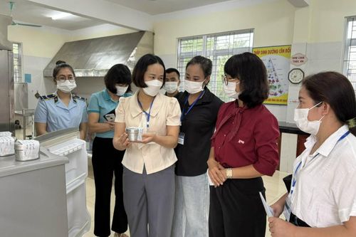 Phường Tân Giang kiểm tra an toàn vệ sinh thực phẩm tại các bếp ăn trường học