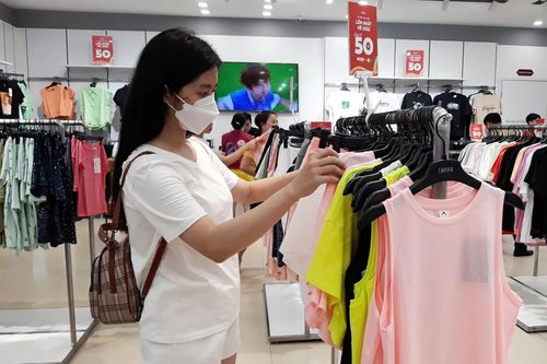 Muốn tiết kiệm đừng ham 6 loại quần áo giá rẻ này: Mua một lần, hối hận nhiều lần