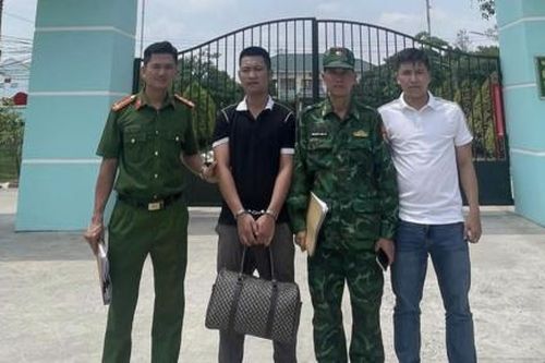 Bắt đối tượng truy nã nguy hiểm tại cửa khẩu quốc tế Mộc Bài