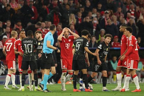 Bóng chạm tay rõ ràng, vì sao PSG thoát cả thẻ đỏ lẫn phạt đền?
