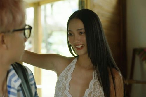 Á hậu Việt đang nhận 'gạch đá' trên phim giờ vàng VTV là ai?