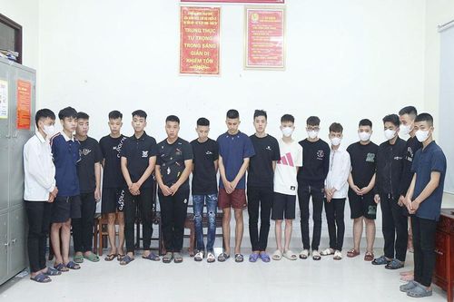 Tạm giữ 14 thanh niên mang 'phóng lợn' hỗn chiến rồi livestream câu view