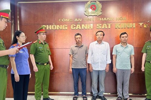 Thanh Hóa: Chưa làm xong đường, lãnh đạo xã và nhà thầu đã 'rút ruột' ngân sách