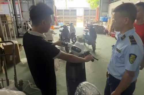 Tiếp tục phát hiện một công ty 'độ' xe đạp điện thành xe máy điện