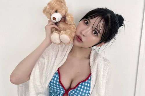 Căn phòng bừa bộn gây sốc của nữ idol Nhật Bản