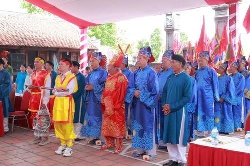 Trang trọng lễ hội tưởng niệm người đặt nền móng Quốc sử Việt Nam
