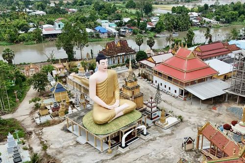 Quần thể tượng Phật quy mô lớn ở ngôi chùa Khmer An Giang