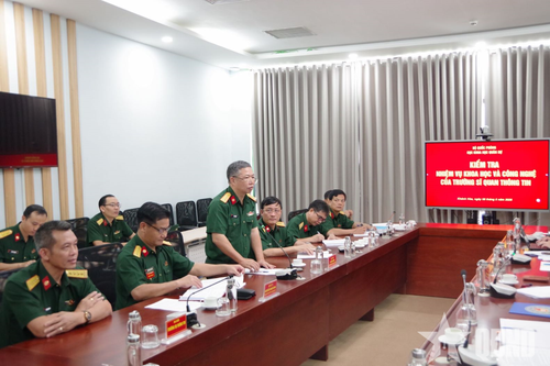 Cục Khoa học quân sự kiểm tra tiến độ các đề tài nghiên cứu tại Trường Sĩ quan Thông tin