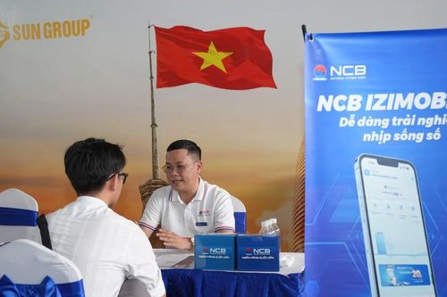 Sinh viên săn cơ hội việc làm tại 'HUTECH Job Fair 2026'