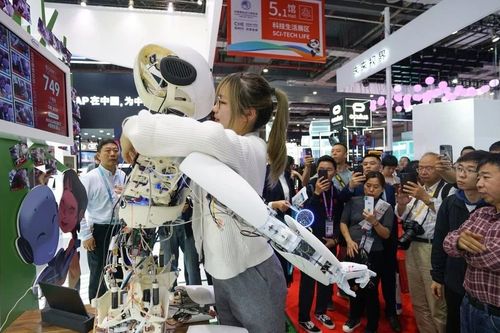 Gen Z Trung Quốc gây sốc với trào lưu tạo AI người yêu cũ