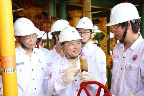 Đoàn công tác Tổng LĐLĐ Việt Nam thăm, động viên NLĐ Petrovietnam trên các công trình ngoài khơi