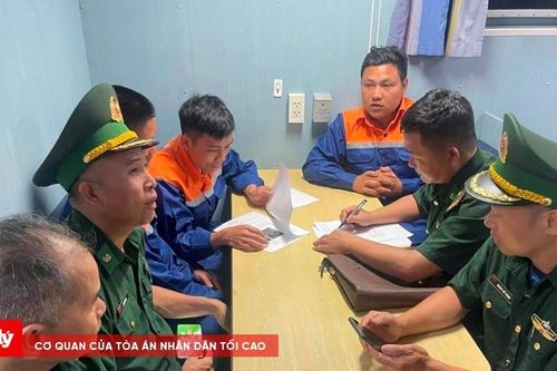Kịp thời cứu 4 ngư dân gặp nạn, trôi dạt trên biển