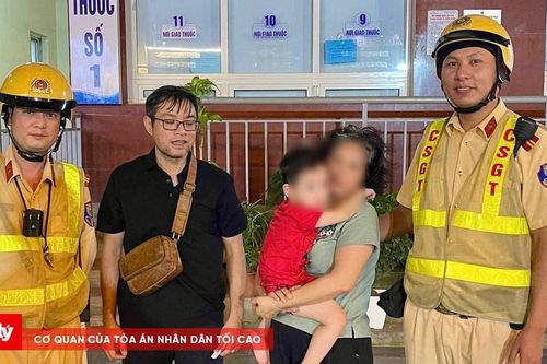 CSGT Hà Nội mở đường cấp cứu bé trai 3 tuổi bị hóc dị vật