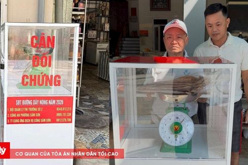 Chiếc cân 'công lý' giữa phố biển Sầm Sơn