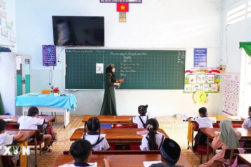 Tạo cơ hội tiếp cận tri thức công bằng cho trẻ em dân tộc thiểu số