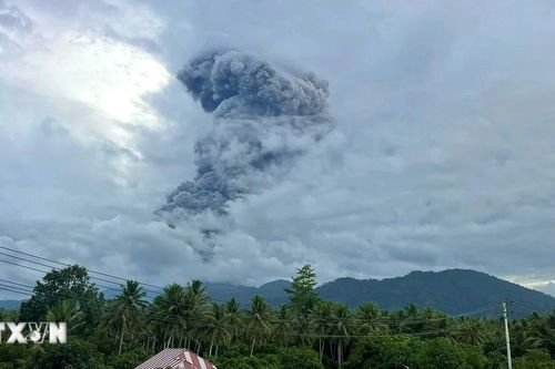 Vụ núi lửa phun trào tại Indonesia: Ít nhất 3 người leo núi thiệt mạng
