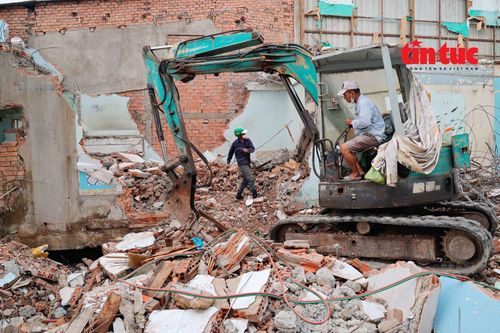 Hàng trăm hộ dân bàn giao mặt bằng phục vụ cải tạo rạch Xuyên Tâm