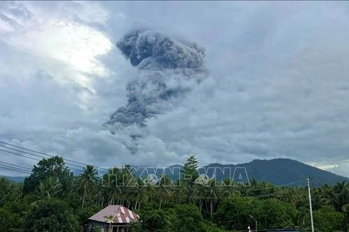 Núi lửa Dukono phun trào tại Indonesia, 20 người mất tích