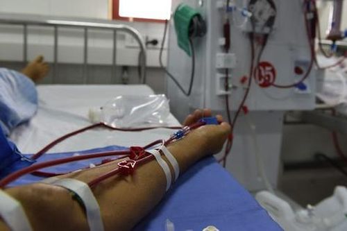 Người đàn ông trẻ suy thận như cụ ông 80 tuổi vì duy trì thói quen ăn tối 'cực hại'