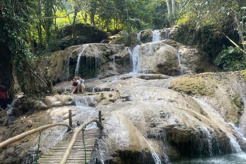 Khách Tây tìm về thác Hiêu giữa đại ngàn Pù Luông giải nhiệt đầu hè