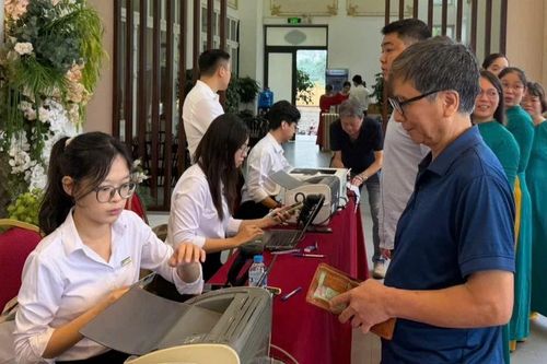 Cổ đông Hóa chất Đức Giang bầu lãnh đạo thay cha con ông Đào Hữu Huyền