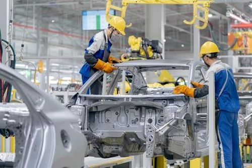 Sản lượng ô tô lắp ráp áp đảo xe nhập khẩu