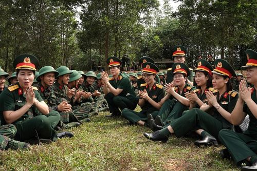 Thao trường đổ mồ hôi, tình đồng đội dâng đầy