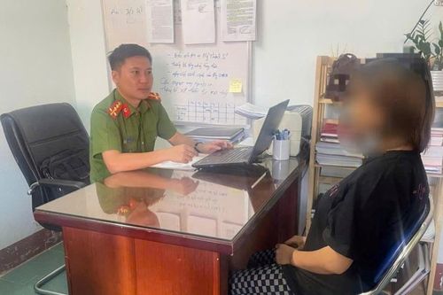 Xin đi vệ sinh nhờ, thiếu nữ 15 tuổi sinh con rồi giấu sau bồn cầu