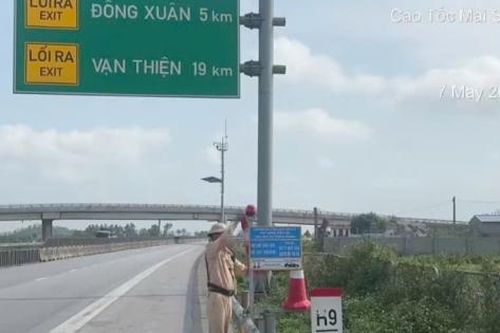 Bổ sung điểm đặt chóp nón cảnh báo trên cao tốc hỗ trợ lái xe gặp sự cố