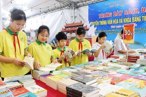 Quảng bá quê hương qua từng trang sách