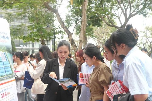 'Nâng chất' nguồn nhân lực logistics
