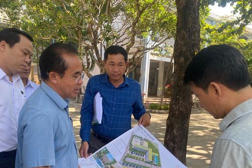 Lãnh đạo thành phố Đà Nẵng kiểm tra việc đầu tư cơ sở vật chất trường học