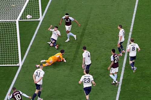 Nottingham Forest thảm bại 0-4 trước Aston Villa: Cơn ác mộng chấn thương dập tắt giấc mơ