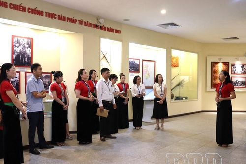 Phát triển nguồn nhân lực du lịch